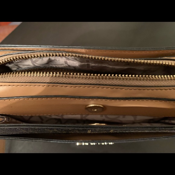 Calvin Klein Cross Shoulder Bag - Picture 4 of 6